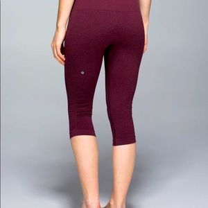 Lululemon awakening crop/ Capri/ yoga pants